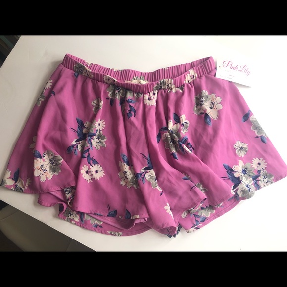 Pink Lily Pants - Pink Lily Magenta Floral Ruffle Women’s Shorts